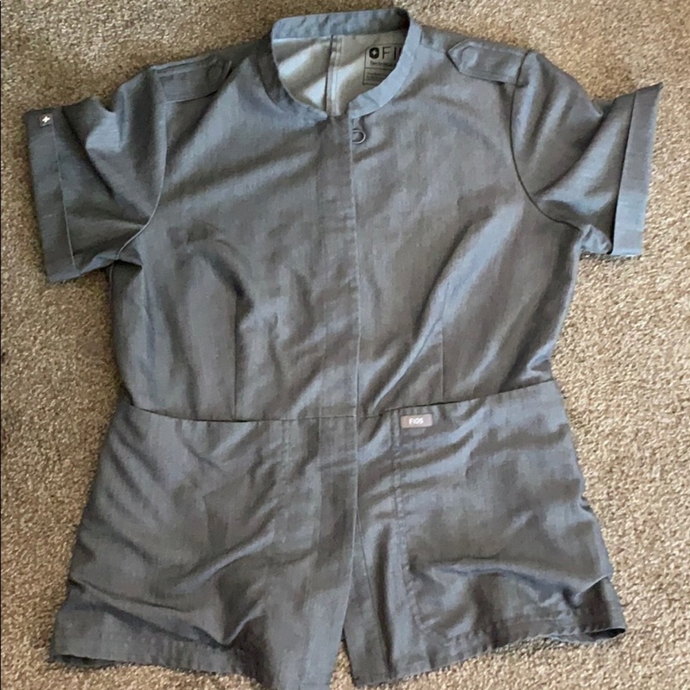 Figs graphite military style top size M EUC